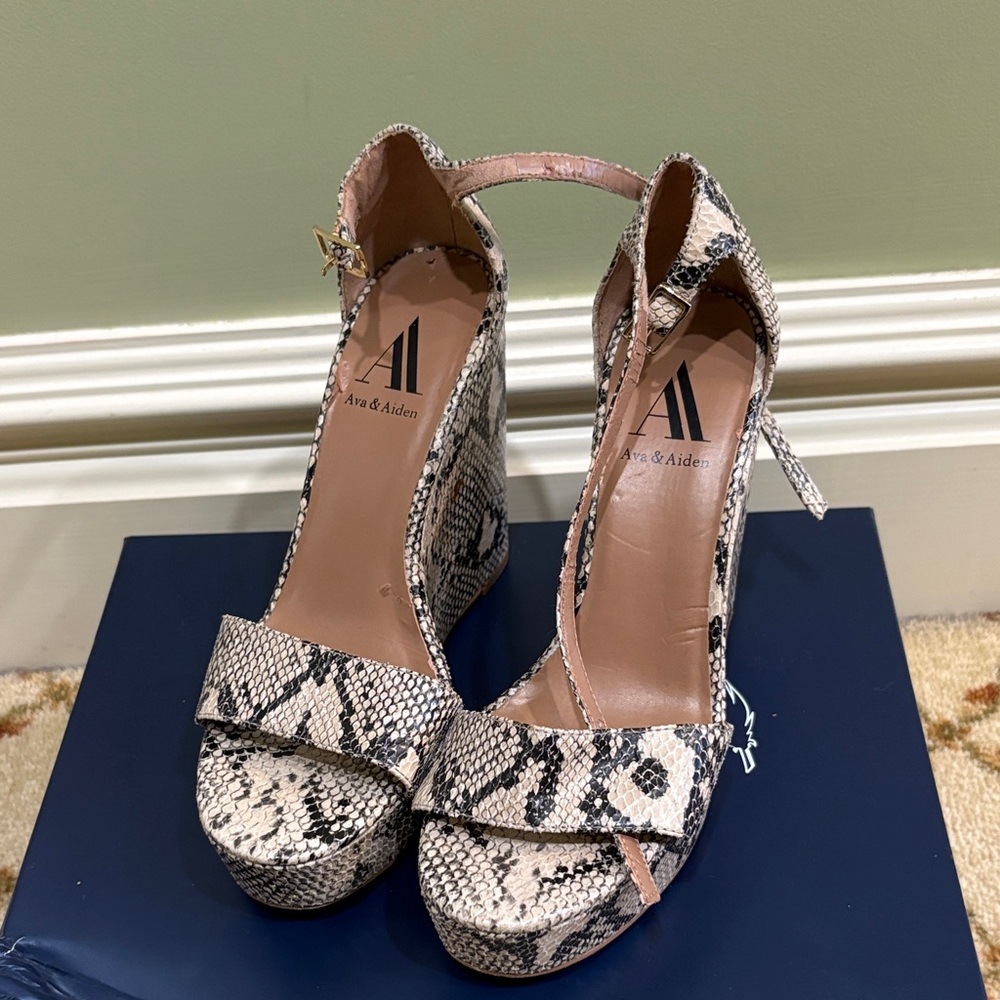 Ava & Aiden Snake Print Wedge Sandals Neutral Black Cream Size 6